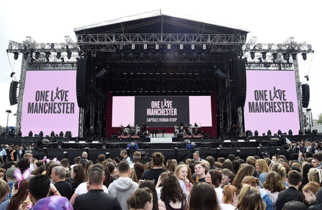 Kevin Mazur via AP Palco do One Love Manchester.