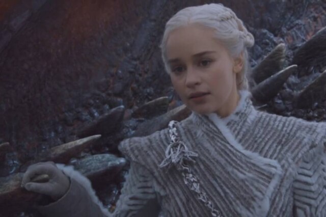 Reprodução de cena de 'Game Of Thrones' (2017)/ HBO Daenerys Targaryen