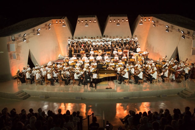 Marcos Hermes/ Mozarteum Brasileiro Orquestra Acadêmica Mozarteum Brasileiro se apresenta na abertura do festival Música em Trancoso, no Teatro L'Occitane