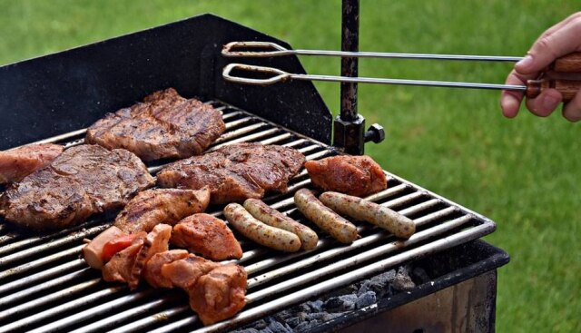 Pixabay/@PhilippT Motoqueiros levaram uma geladeira e uma churrasqueira portátil para o churrasco (imagem ilustrativa)