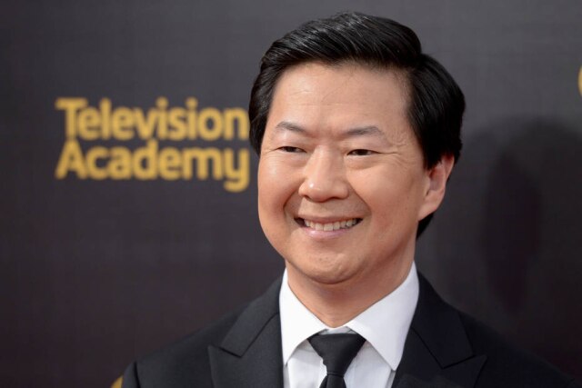 Gus Ruelas/Reuters O ator e comediante Ken Jeong ajudou uma mulher que passou mal durante uma de suas apresentações