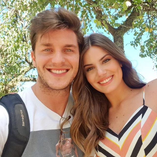 Instagram/@camilaqueiroz Os atores Klebber Toledo e Camila Queiroz se casaram em cerimônia onde a também atriz Isabelle Drummond deu a bênção