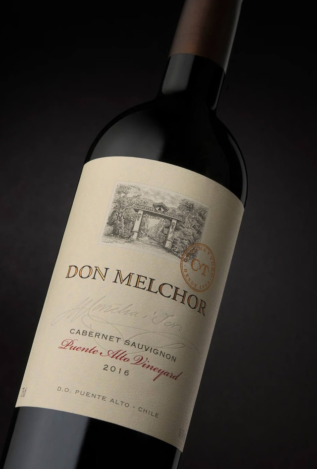 Concha Y Toro Don Melchor 2016 tem aromas de ameixa, terra úmida e chocolate.