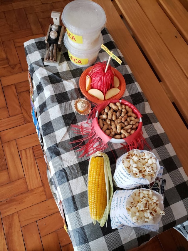 Divulgação/DogHero Você pode separar alguns alimentos típicos de festa junina para criar um clima