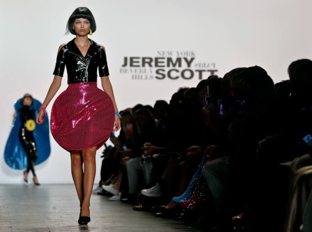 AP Photo/Bebeto Matthews Jeremy Scott verão 2017.