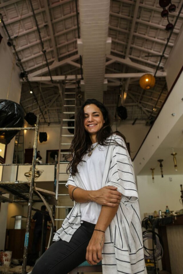 Gabriela Biló|Estadão Renata Vanzetto na obra do Marakuthai Kumbukha, que abre em janeiro
