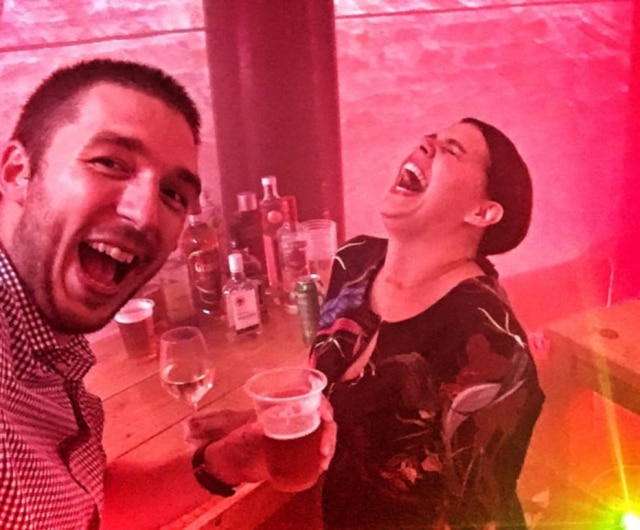 Instagram/ @ladbabyofficial Casal se divertiu junto no quintal de casa