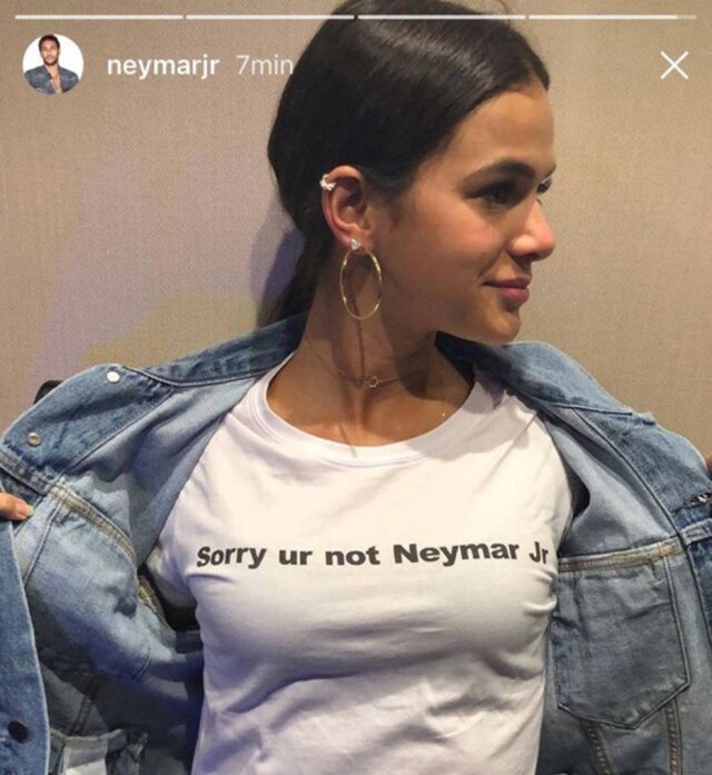 Instagram/ @neymarjr 'Me desculpe, você não é o Neymar Jr', dizia a camiseta da atriz