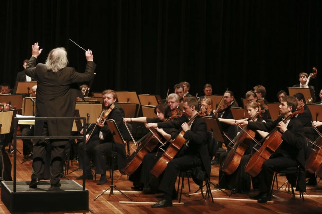 Imagem cedida por Press Services Orquestra Sinfônica Estatal Russa Evgeny Svetlanov sob regência de Terje Mikkelsen.