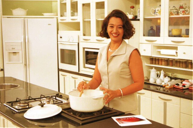 Alexsander Ferraz / Estadão Cátia Fonseca em foto de abril de 1999, época em que tornou-se apresentadora do 'Note e Anote' da Record no lugar de Ana Maria Braga.
