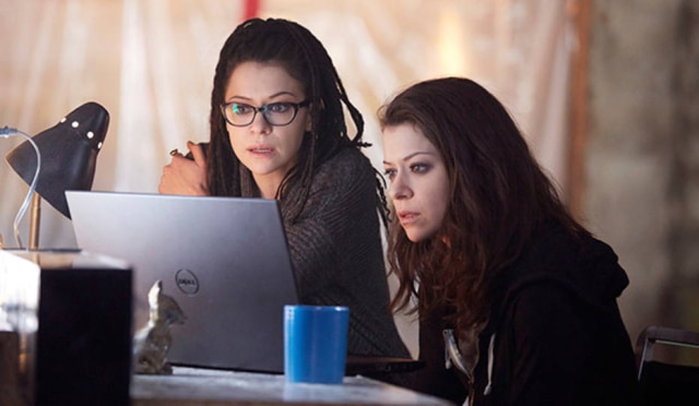 Reprodução/BBC America A atriz Tatiana Maslany no papel das 'clones' Cosima e Sarah, na série 'Orphan Black'.