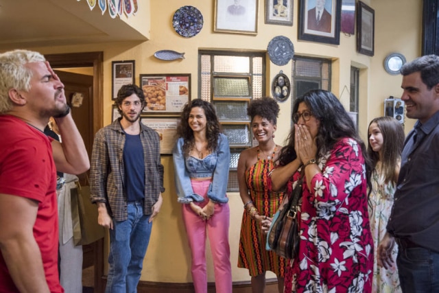 Camilla Maia/ Globo Cena da novela 'Amor de mãe' com a Lurdes, interpretada por Regina Casé