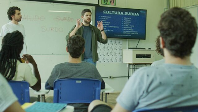 YouTube / Série Crisálida / Reprodução 'Crisálida' é a primeira série bilíngue, com diálogos em português e Libras, no Brasil, e foca na representação do público surdo
