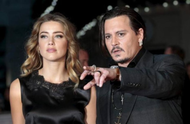 Suzanne Plunkett/Reuters Em 2016, a modelo e atriz norte-americana Amber Heard abriu processo contra o ator e diretor Johnny Depp, acusando-o de violência doméstica. A modelo pediu divórcio.
