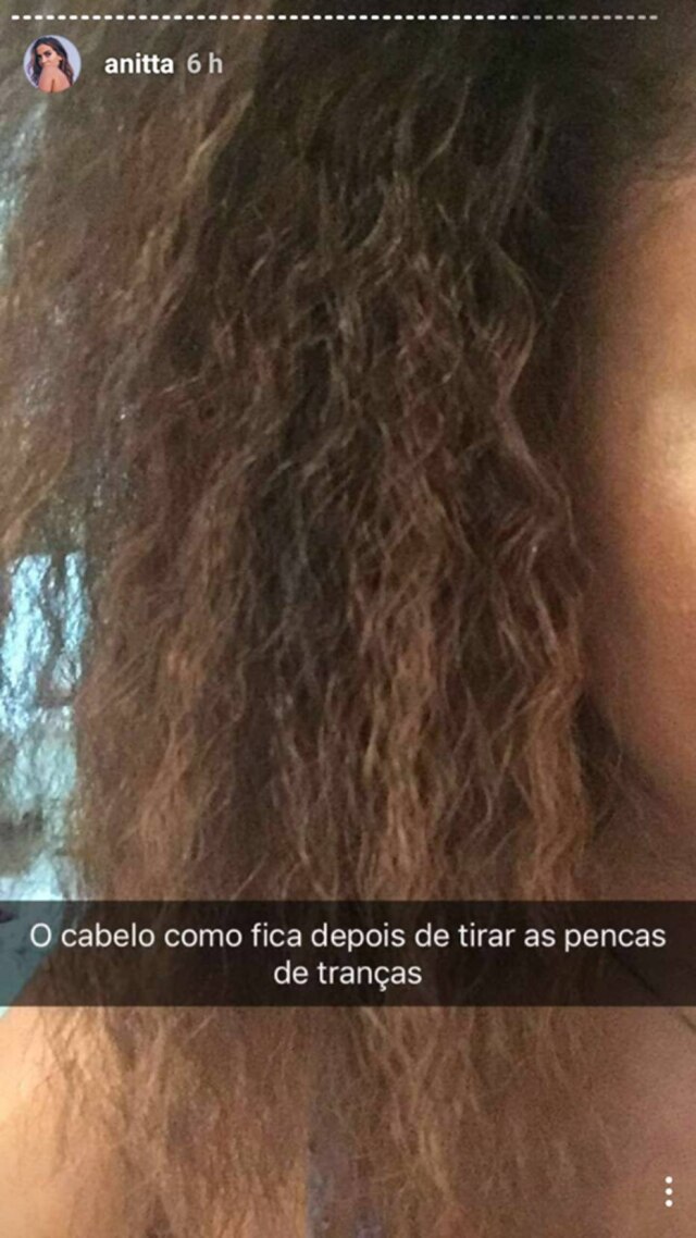 https://www.instagram.com/anitta/ .