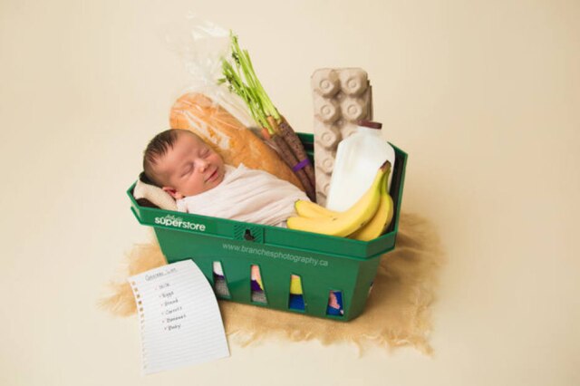 Jen Matchett/Branches Photography A fotógrafa Jen Matchett fez um ensaio fotográfico gratuito após saber que o bebê havia nascido dentro de um supermercado.
