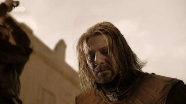 Cena da série 'Game of Thrones' / HBO A execução de Eddard Stark aconteceu no penúltimo episódio da primeira temporada.