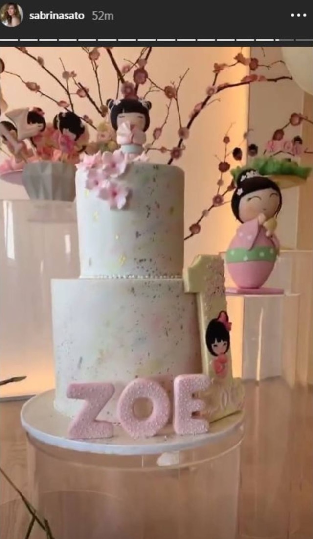 Instagram@sabrinasatoreal Zoe, filha de Sabrina Sato e Duda Nagle, completa um mês.