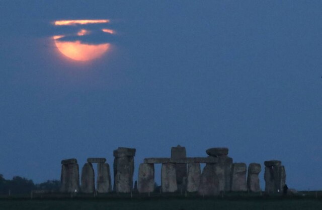 REUTERS/Peter Cziborra Monumentos pré-históricos de Stonehenge, no Reino Unido.