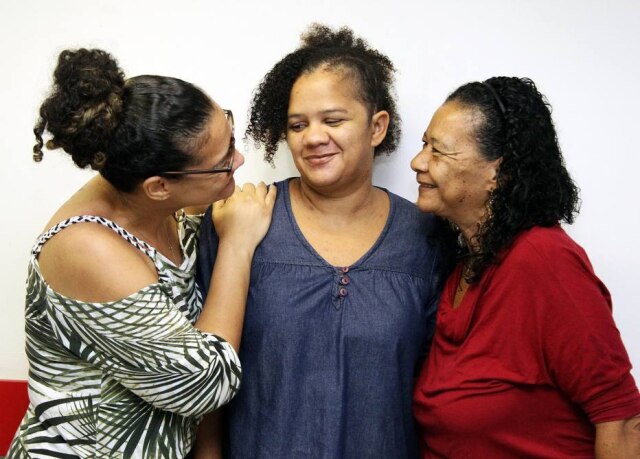 Edson Ruiz Joane Souza, Joelma Souza e Sandra Maria Moreira comemoram a recuperação sem sequelas.