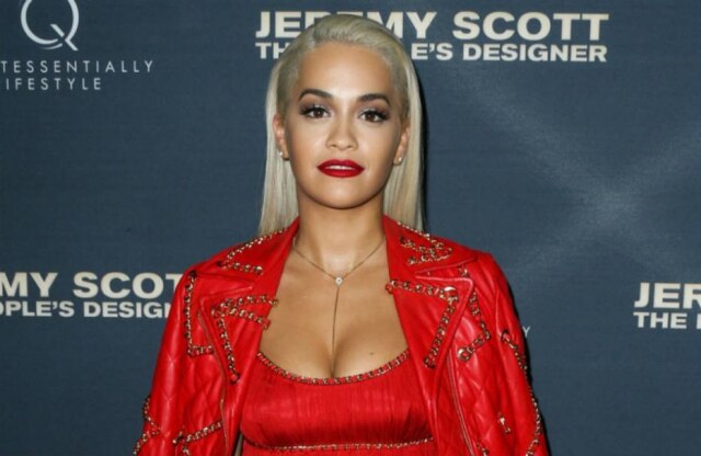 Divulgação Rita Ora se defendeu de acusações de romance com Jay-Z