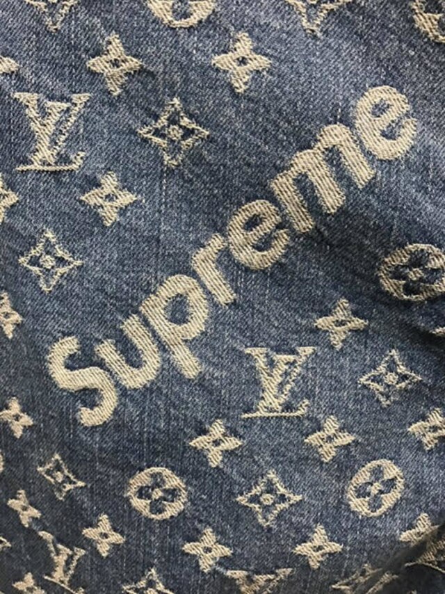 JORGE GRIMBERG Detalhe da estampa no jeans da colaboração Louis Vuitton e Supreme.