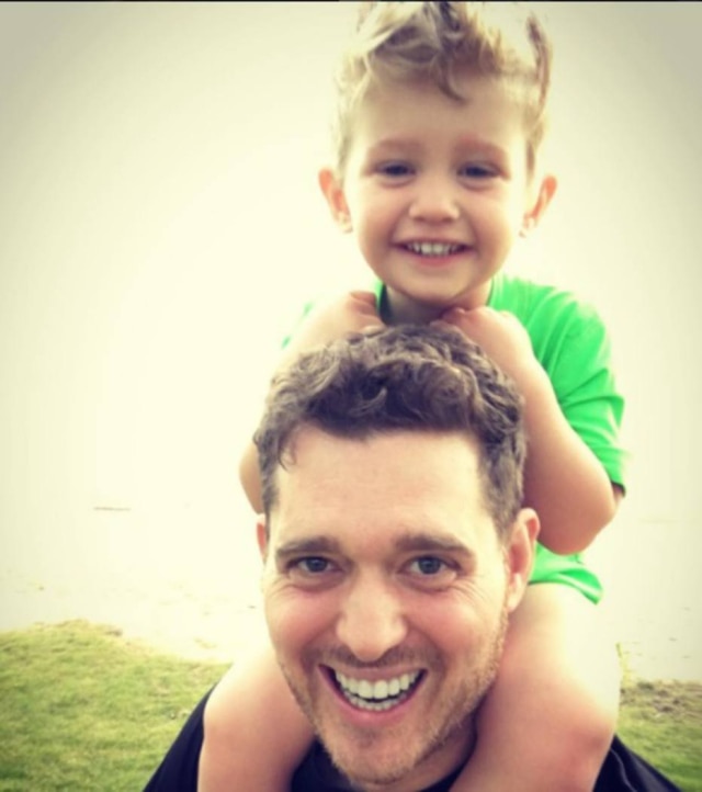 Reprodução/Instagram Michael Bublé e o filho Noah Bublé, de três anos.