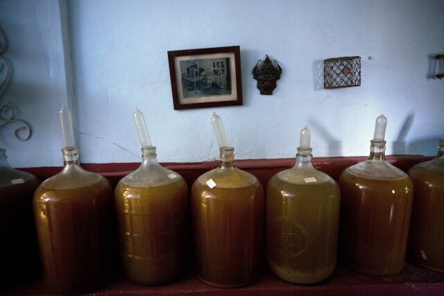 AP Photo/Ramon Espinosa Vinícola cubana tem um processo inusitado de fermentação de vinhos.