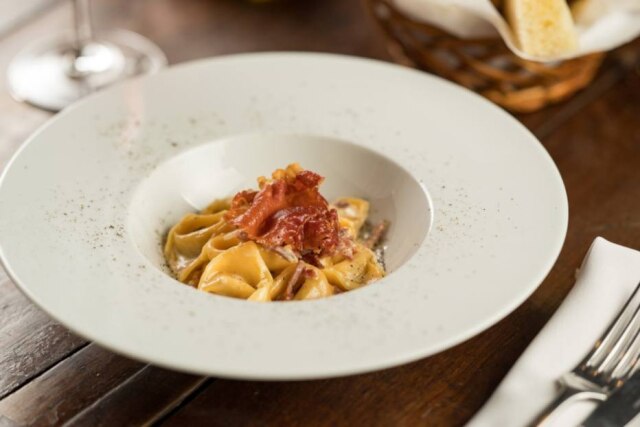 Henrique Peron|Divulgação Tortellini com Mascarpone e presunto San Daniele com tartufo fresco