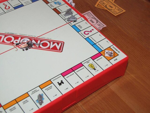 Doerge/Pixabay Homem carregava um card do jogo Banco Imobiliário que lhe 'concedia' liberdade em caso de prisão.