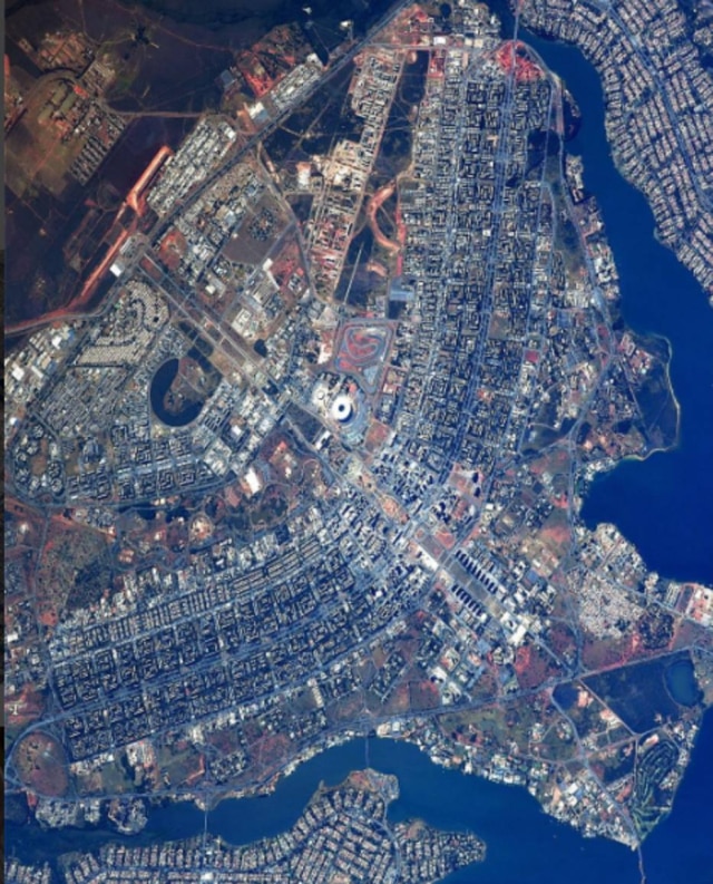 Instagram/@sergeyiss Capital do Brasil chamou a atenção do astronatura russo.