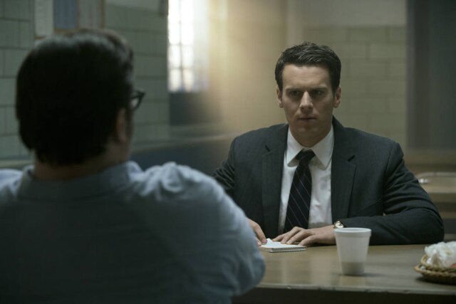 Patrick Harbron/Netflix A série 'Mindhunter' é um dos mais recentes sucessos ao retratar a investigação psicológica. O psiquiatra Daniel Martins de Barros explica que um dos motivos para ficarmos tão 'viciados' em séries desse tipo é que nosso cérebro adora resolver problemas