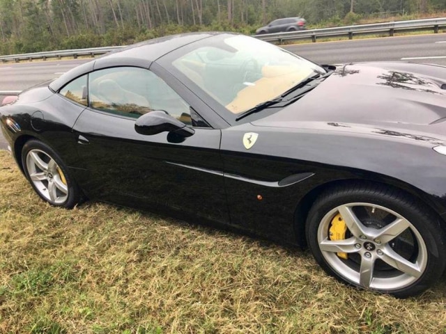 Facebook/@GainesvillePolice/ Polícia de Gainesville prendeu o ladrão de uma Ferrari avaliada em US$ 250 mil