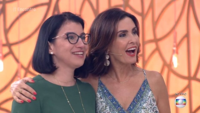 Reprodução de 'Encontro com Fátima Bernardes' (2018) / Globo Fátima Bernardes e sua ex-aluna Liliana se encontraram novamente e ficaram emocionada.