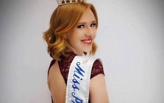 Facebook / Sierra Leyde A adolescente Sierra Leyde abriu mão do título de Miss Phelan por não concordar em ter que esconder suas tatuagens em eventos oficiais usando a coroa.