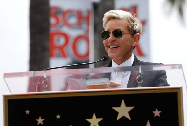 Mario Anzuoni/ Reuters Ellen Degeneres discursa durante cerimônia na Calçada da Fama de Hollywood, em abril deste ano