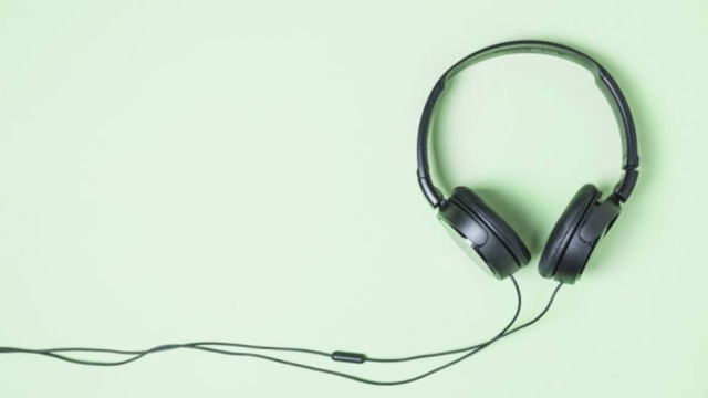 Freepik Os headphones, ou fones em formato de concha, fazem menos mal para a audição