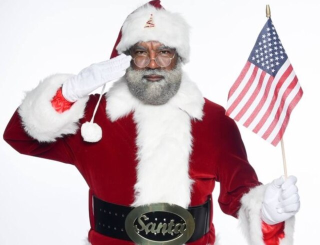 Reprodução/Facebook/Larry Jefferson Larry Jefferson é o primeiro Papai Noel negro de maior shopping dos EUA.