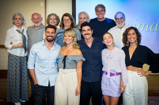 Raquel Cunha / Globo / Divulgação Da esquerda para a direita, na fileira de cima: Fernanda Montenegro, Silvio de Abreu, Denise Saraceni, Vera Holtz, Alexandre Borges e Lima Duarte. Abaixo, Cauã Reymond, Paolla Oliveira, Reynaldo Gianecchini, Marina Ruy Barbosa e Camila Pitanga.