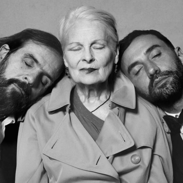 Brett Lloyd/ Burberry/ Divulgação Andreas Kronthaler, marido dea estilista, Vivienne Westwood e Riccardo Tisci