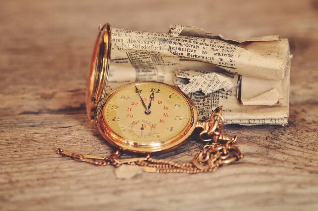 Pixabay Em cápsula do tempo de 124 anos, foram encontrados exemplares de jornal e medalha de guerra.