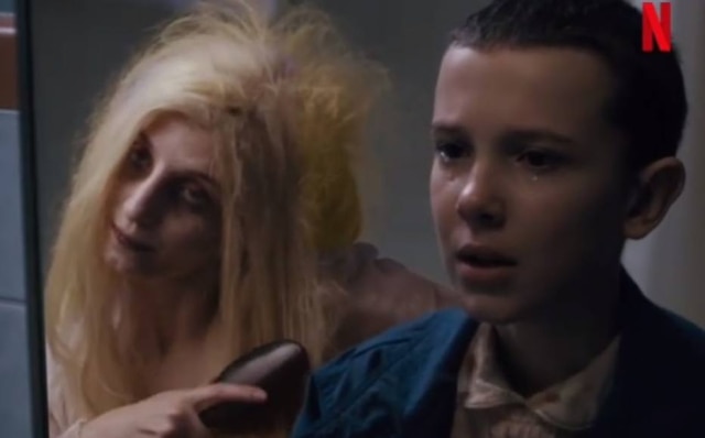 Instagram / @loiradospoiler A Loira do Spoiler ao lado de Eleven (Millie Bobby Brown), personagem de 'Stranger Things'.