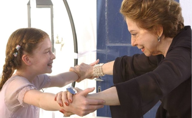 Zé Paulo Cardeal / Globo / Divulgação Marina Ruy Barbosa e Feranda Montenegro durante gravação da novela 'Belíssima', em 2004.