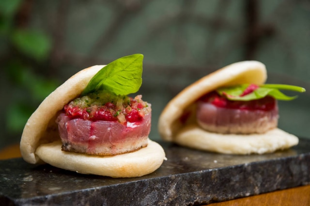 Lucas Terribili Panini de atum com beterraba e azedinha (da Fazenda Cubo), prato do Più.