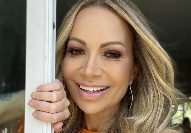 Instagram / @solangealmeida Solange Almeida está retomando carreira, com a ajuda de profissionais, após o uso de cigarro eletrônico.