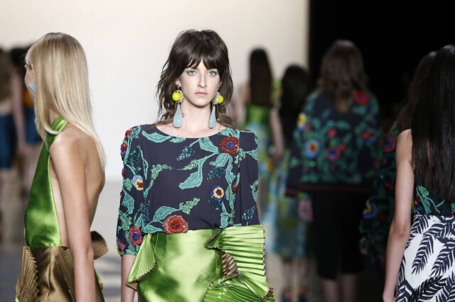 divulgação Desfile da marca PatBo: coleção brasileira e maximalista para, segundo a estilista Patrícia Bonaldi, "passar uma mensagem positiva para País"
