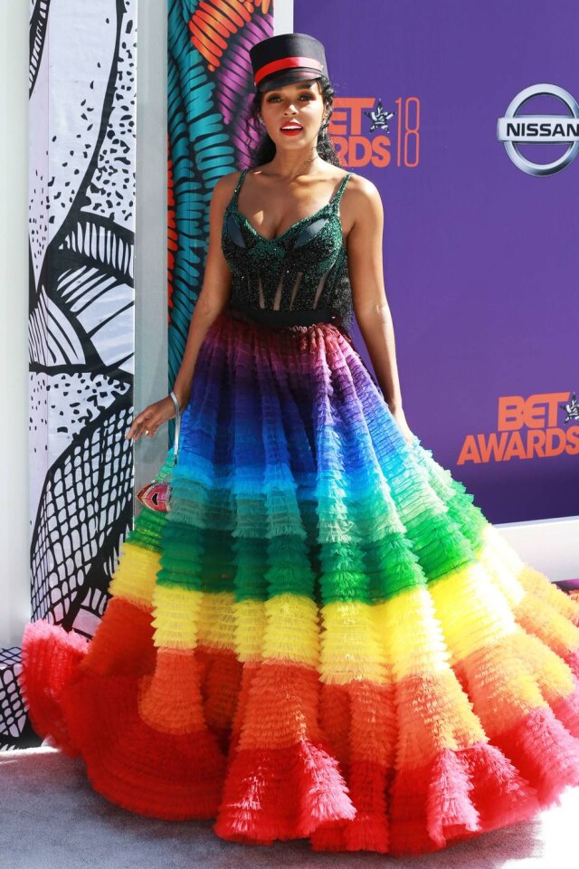 Leon Bennett/Getty Images/AFP Janelle Monae vestiu Nicolas Jebran na premiação
