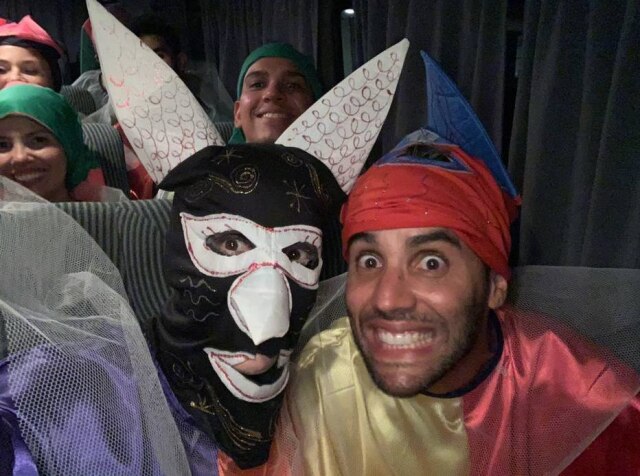 Instagram/@ivetesangalo Ivete Sangalo e o marido se disfarçaram para curtir o carnaval na rua em Salvador.
