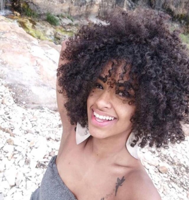Instagram / @onomedelaejeniferoficial Mesmo tendo ganho a votação popular, Silvio Santos não deu prêmio para cantora Jennyfer Oliver