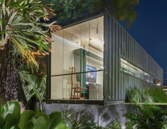 Casacor Assinado por Felipe Soares na Casacor Minas Gerais, ambiente montado no interior de um container, tal como prevê o projeto Janelas Casacor